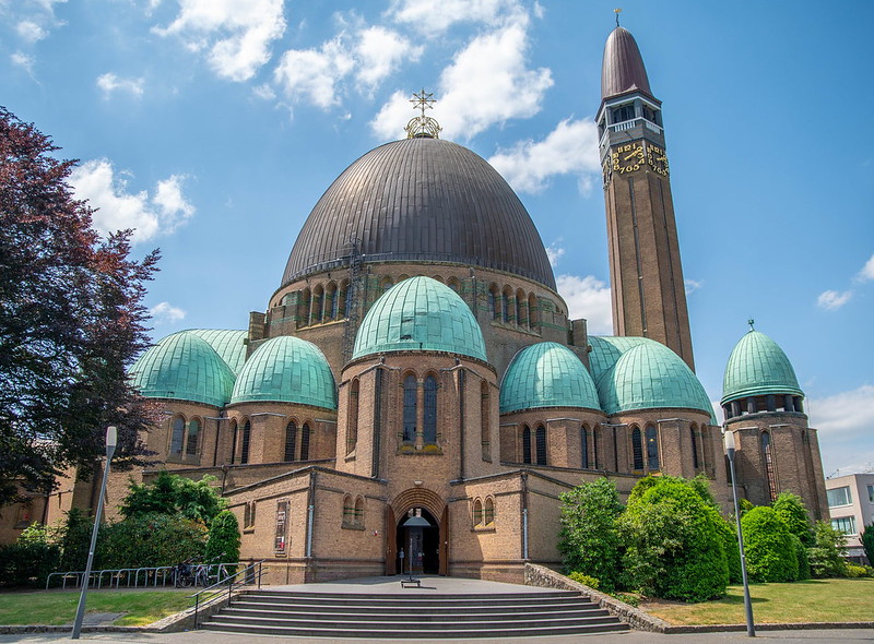 Schöne Kirche Sankt Johannes der Täufer in Waalwijk, einzigartige neobyzantinische Kirche